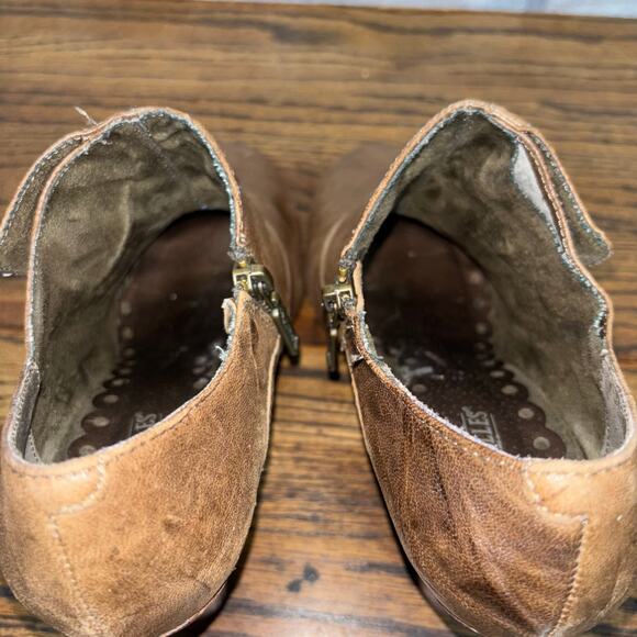 Anthro Seychelles Cognac Brown Distressed Leather Bootie w/Brass Buttons Size 9 - Picture 4 of 10